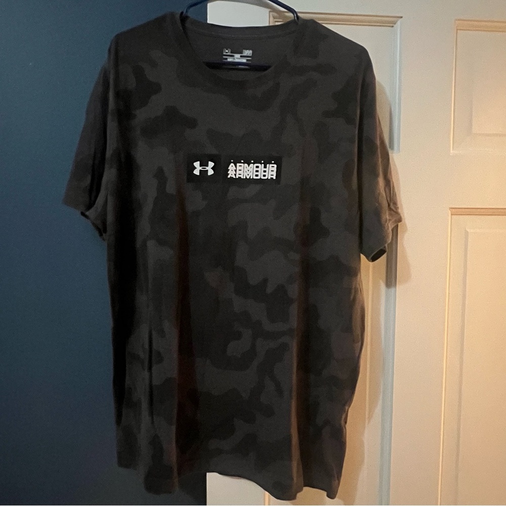 Under Armour Men's Black Camo Short Sleeve Tee
